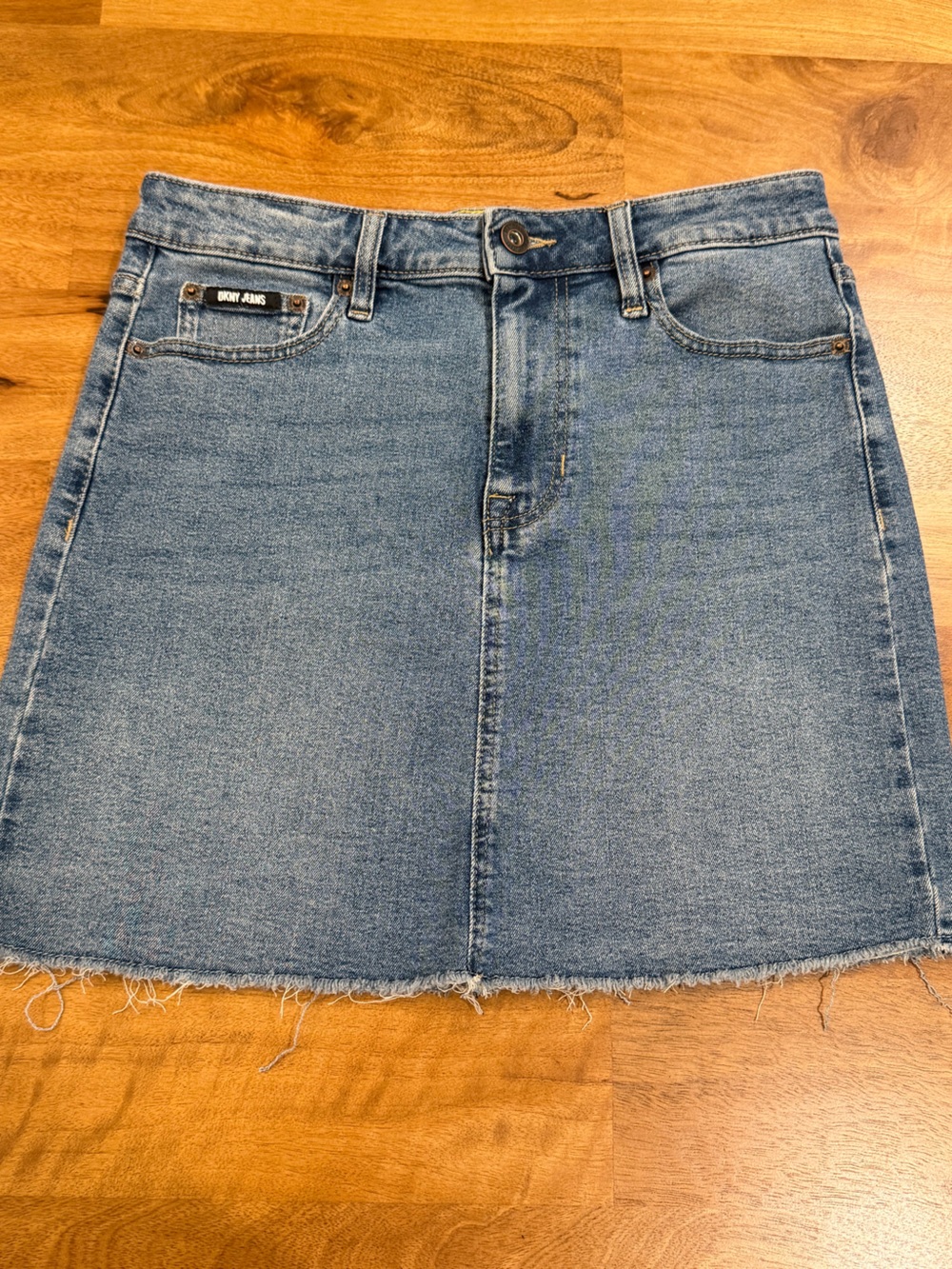 DKNY Light Blue Denim Mini Skirt with Raw Hem *EUC* Women’s Size 4